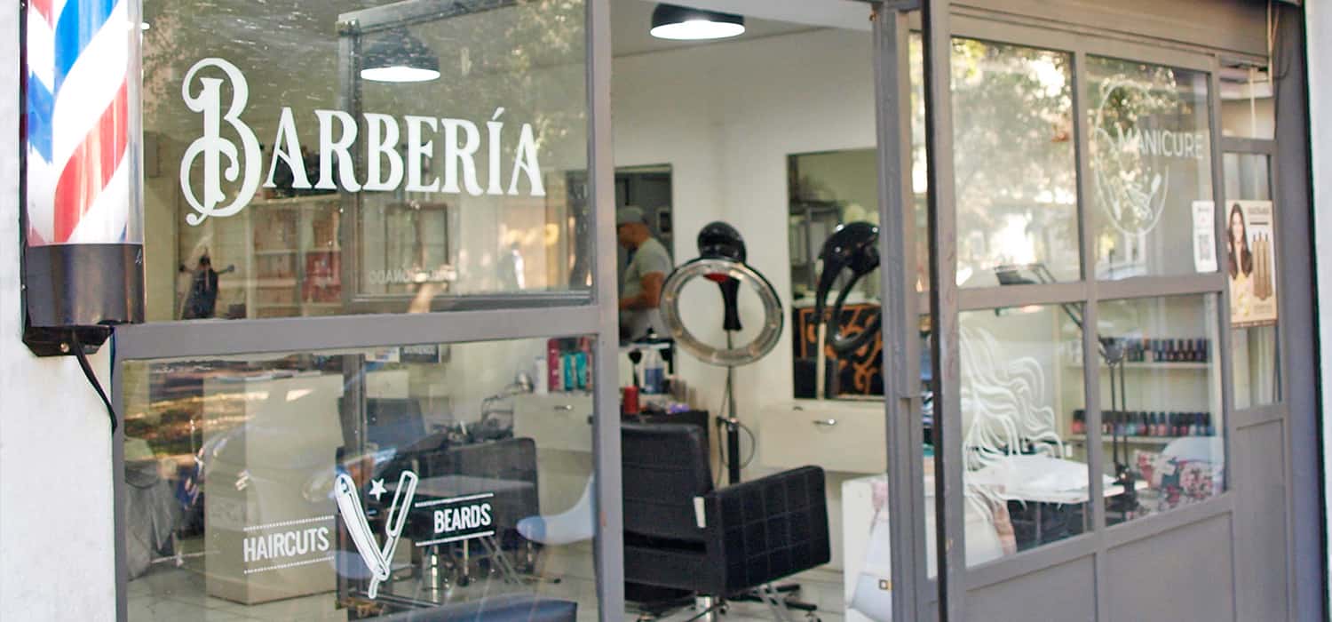 PELUQUERÍA BARBERÍA POR FUERA